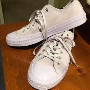 Lt. Purple Leather/Suede Converse Sneakers.Sz 6.5